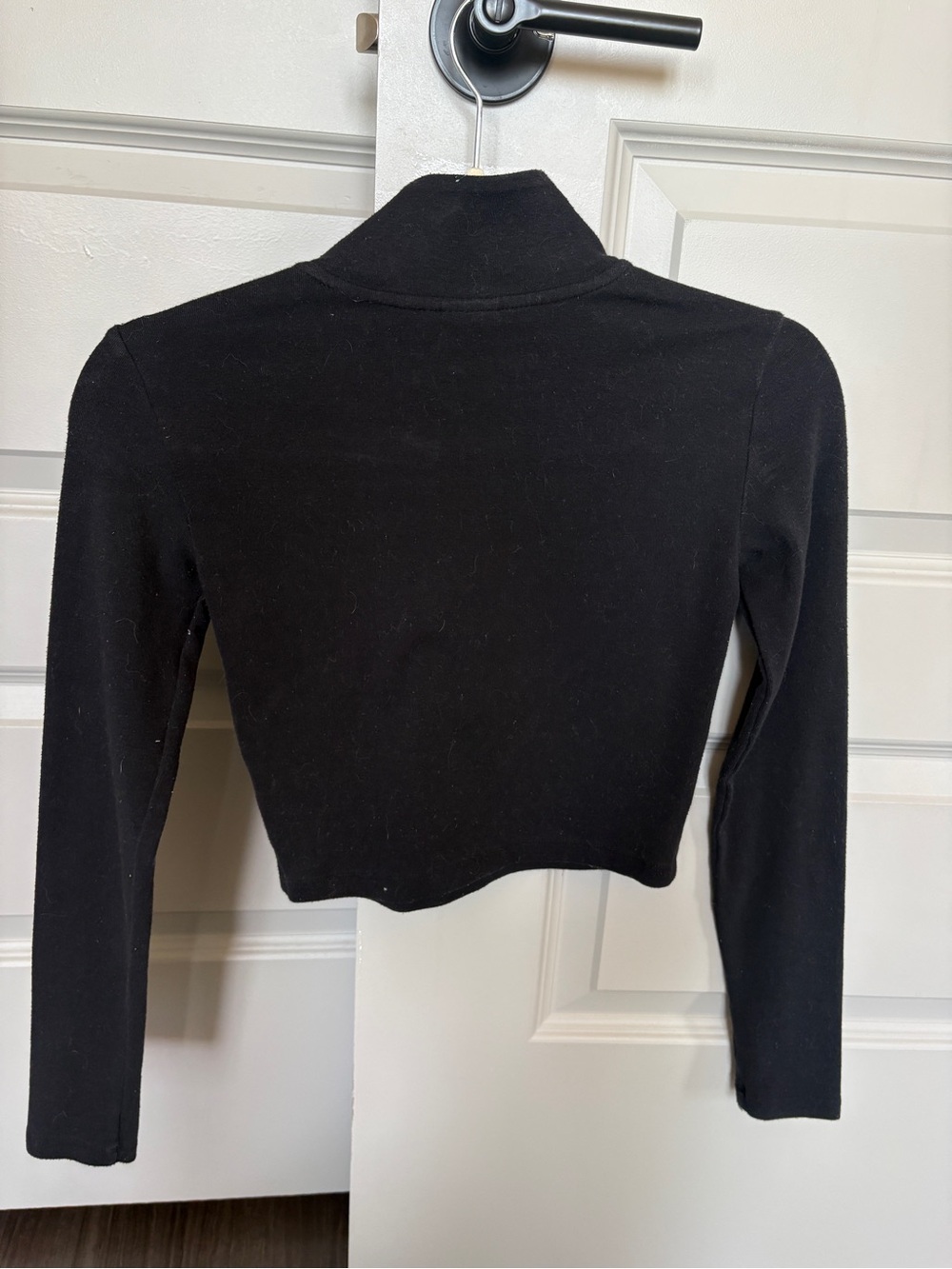 Two Aritzia Cropped Half-Zip Tops in Gray and Black - Picture 7 of 7